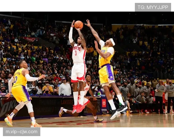 雄鹿留字母哥小修小补评级B 理查兹海耶斯加盟优化内线轮换