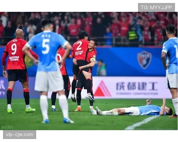 成都蓉城阿洛伊西重攻轻守,防线前移致身后空间过大